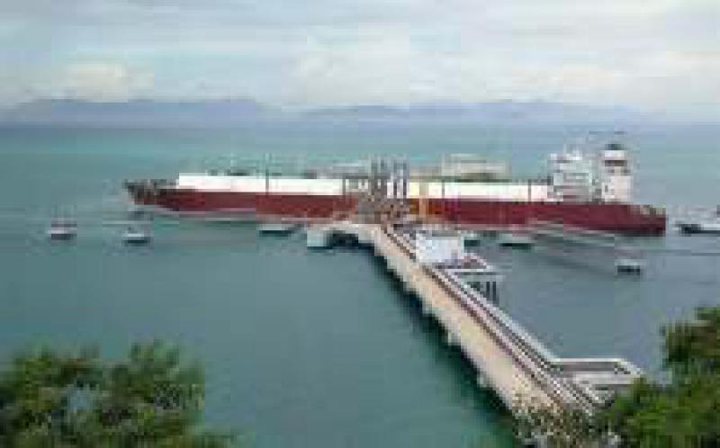 第一臺Moss型液化天然氣運(yùn)輸船抵達(dá)中海油的粵東碼頭