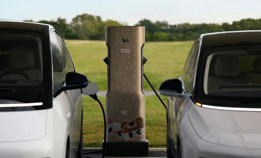 李想為純電用戶兌現(xiàn)承諾，5C超充站數(shù)量已超特斯拉