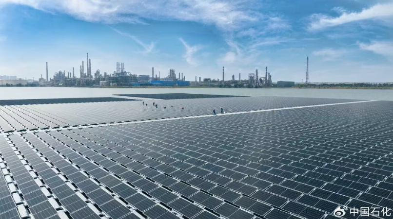 中國(guó)首座海水漂浮式光伏項(xiàng)目建成投用，年發(fā)綠電 1670 萬(wàn)千瓦時(shí)