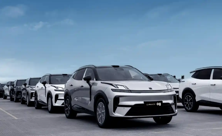 領(lǐng)克08 EM-P實現(xiàn)首批萬臺交付目標