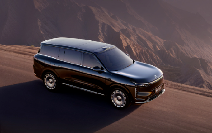 上汽集團旗下高端品牌智己全新輔助駕駛系統(tǒng)發(fā)布，旗艦SUV LS9上市