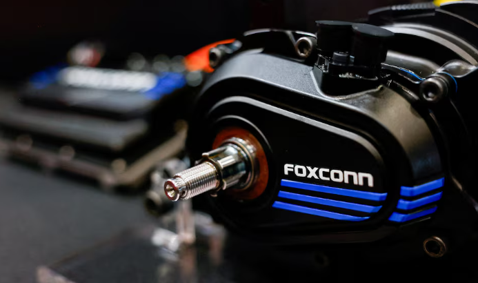 富士康計劃年投30億美元發(fā)展人工智能，預(yù)計電動汽車市場將整合