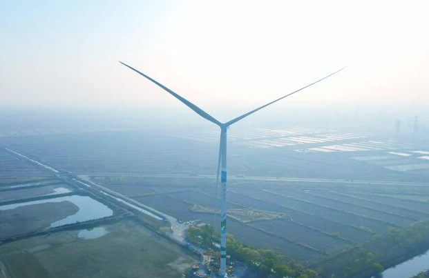 華潤(rùn)寶坻風(fēng)電項(xiàng)目Ⅲ標(biāo)段首臺(tái)風(fēng)機(jī)吊裝完成