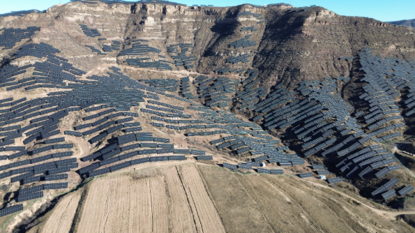 山西懷仁100兆瓦光伏發(fā)電項(xiàng)目首批并網(wǎng)發(fā)電